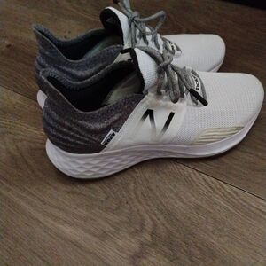 Womens New Balance Fresh Foam ROAV Running Sneakers